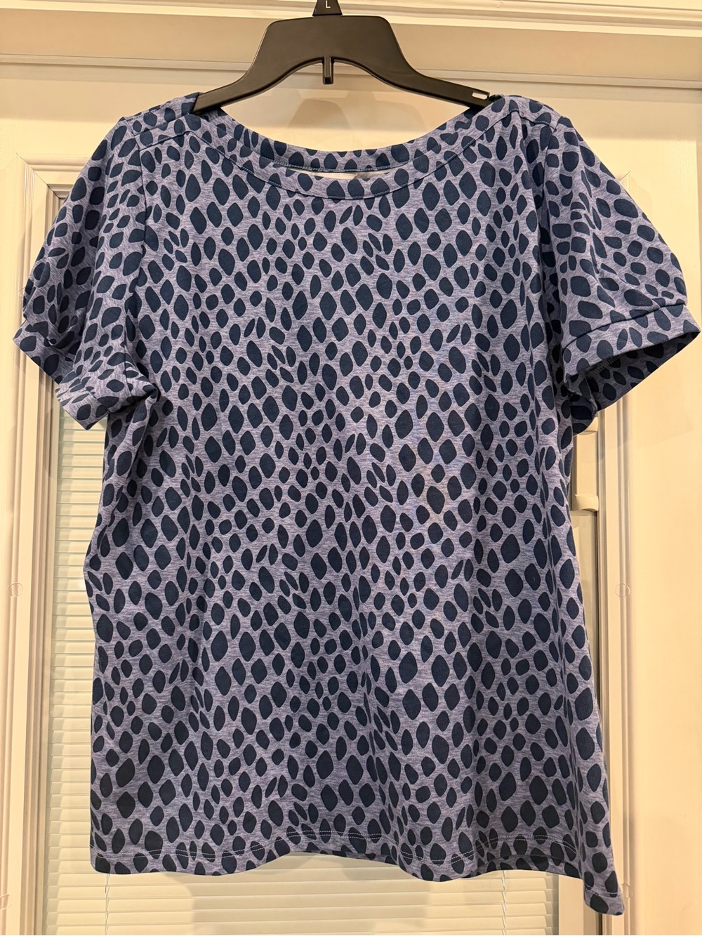 Liz Claiborne Blue Patterned Short Sleeve Tee